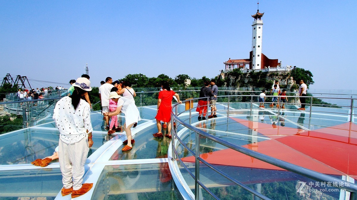 不惧高温“烧烤 ” 登狼牙山缅怀先烈五壮士