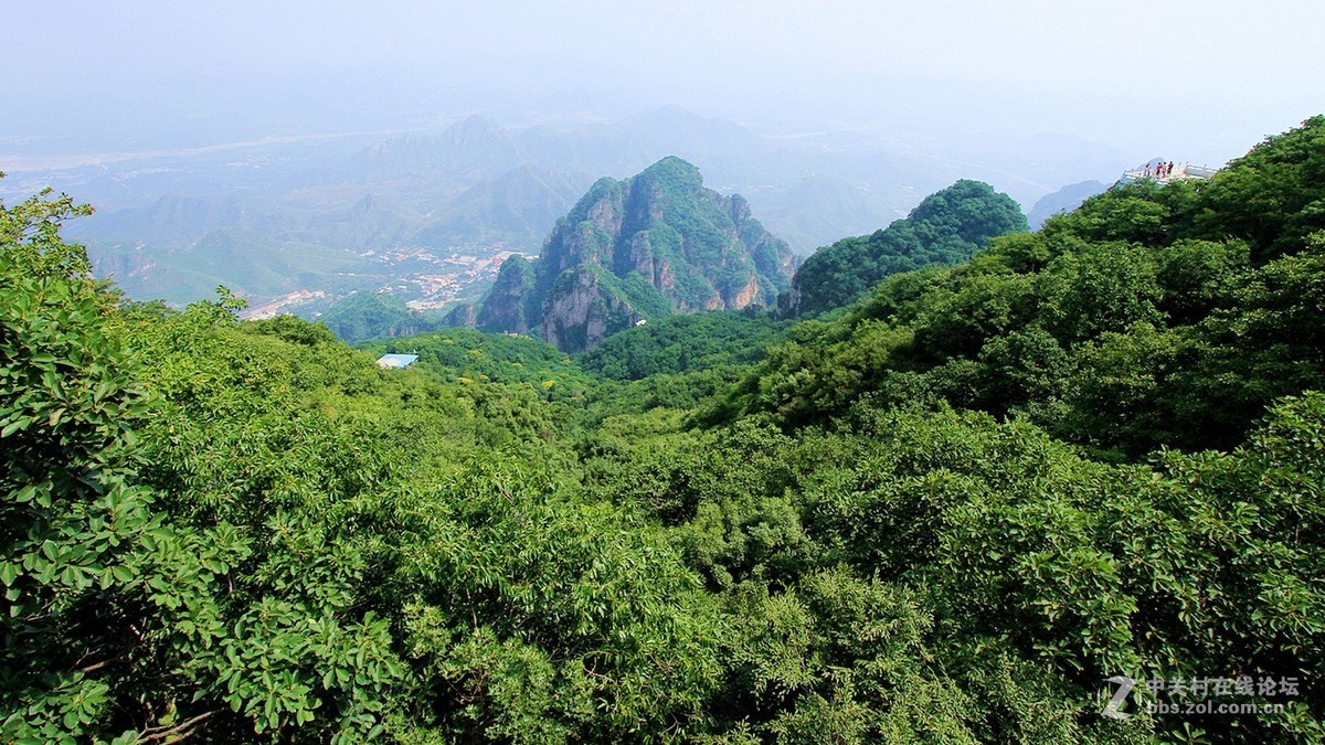 不惧高温“烧烤 ” 登狼牙山缅怀先烈五壮士