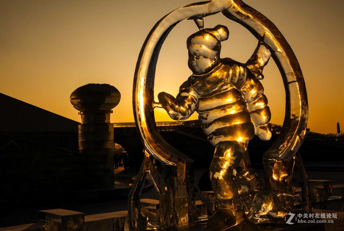 哈尔滨冰雪大世界冰雕光影瞬间