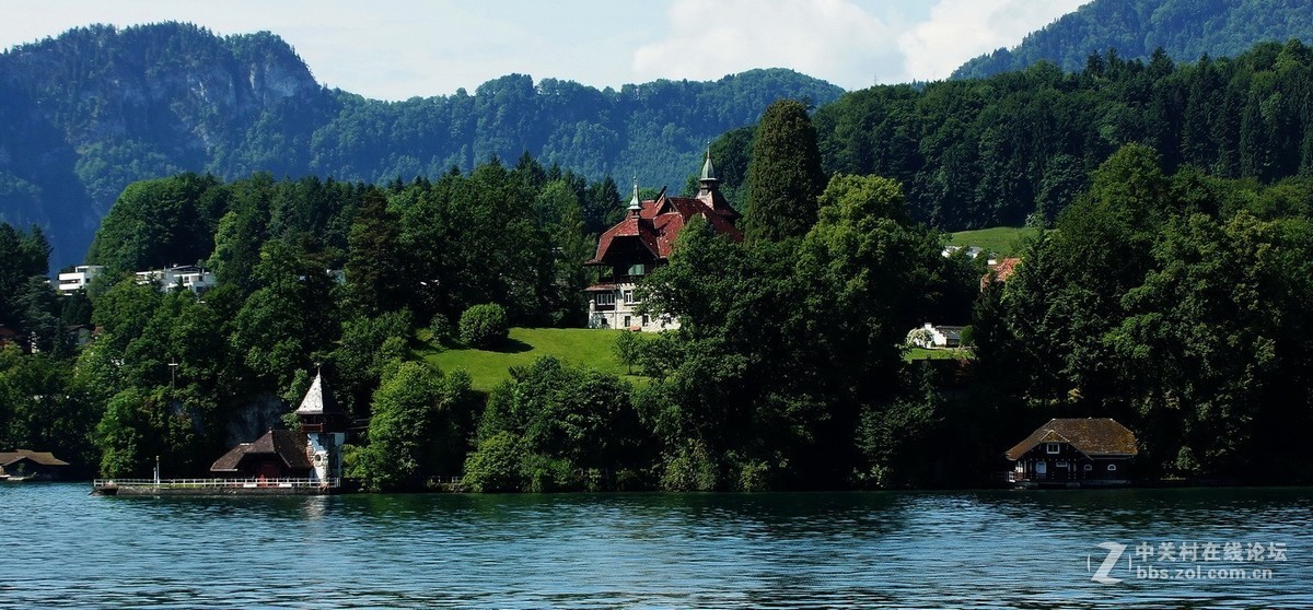硫森湖边建筑