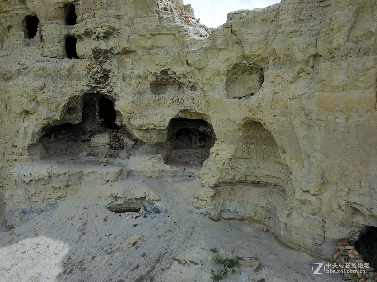札达石窟风光
