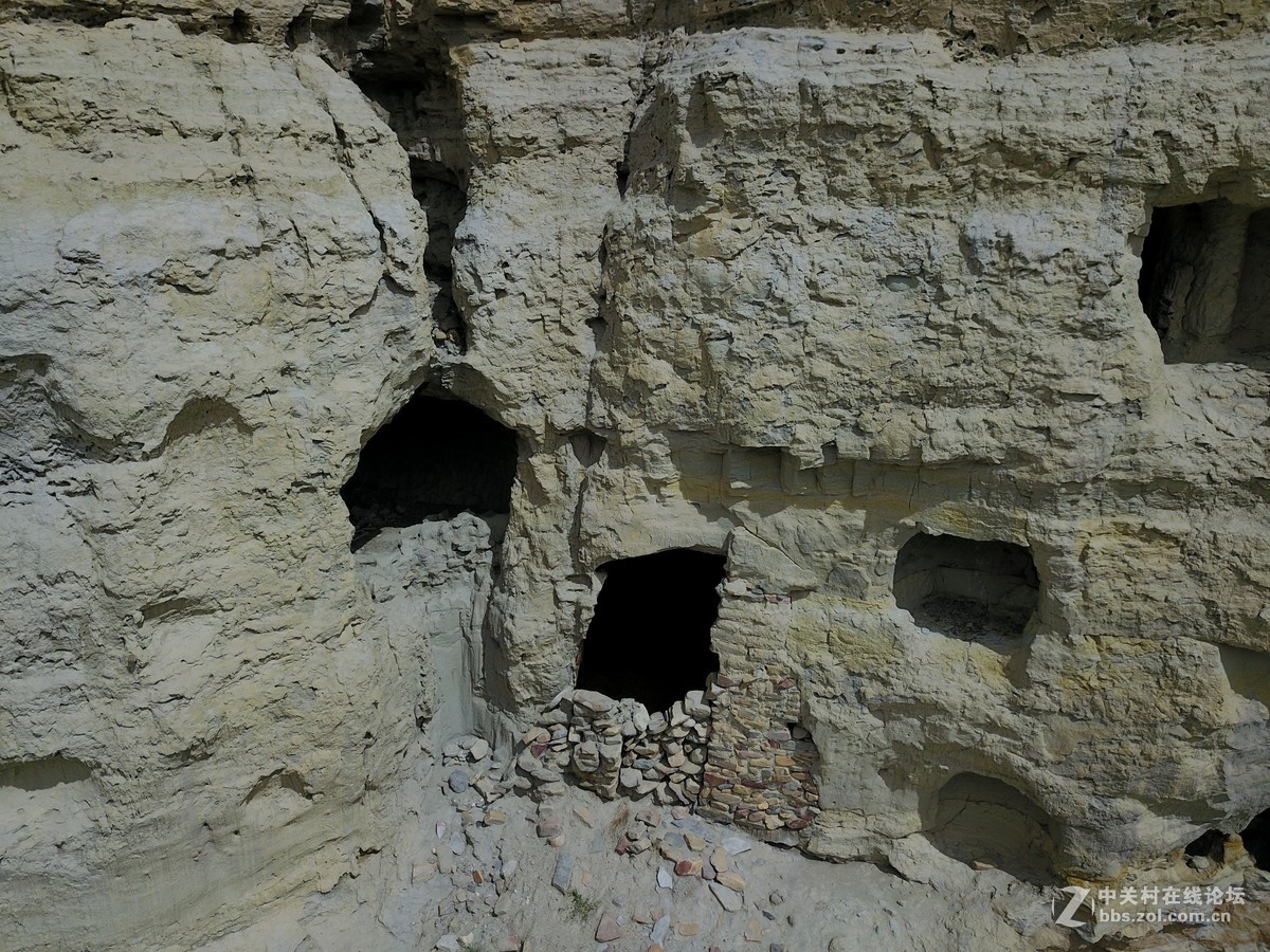 札达石窟风光