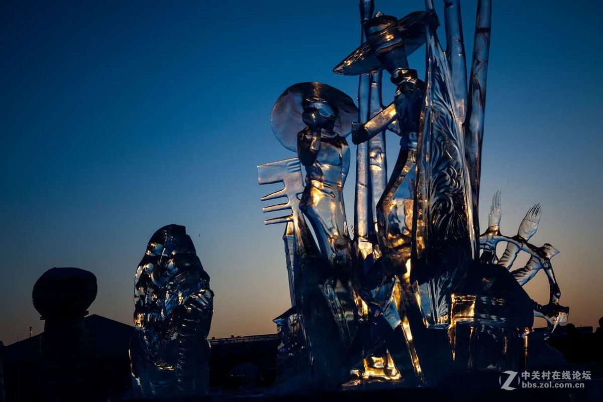 哈尔滨冰雪大世界冰雕光影瞬间