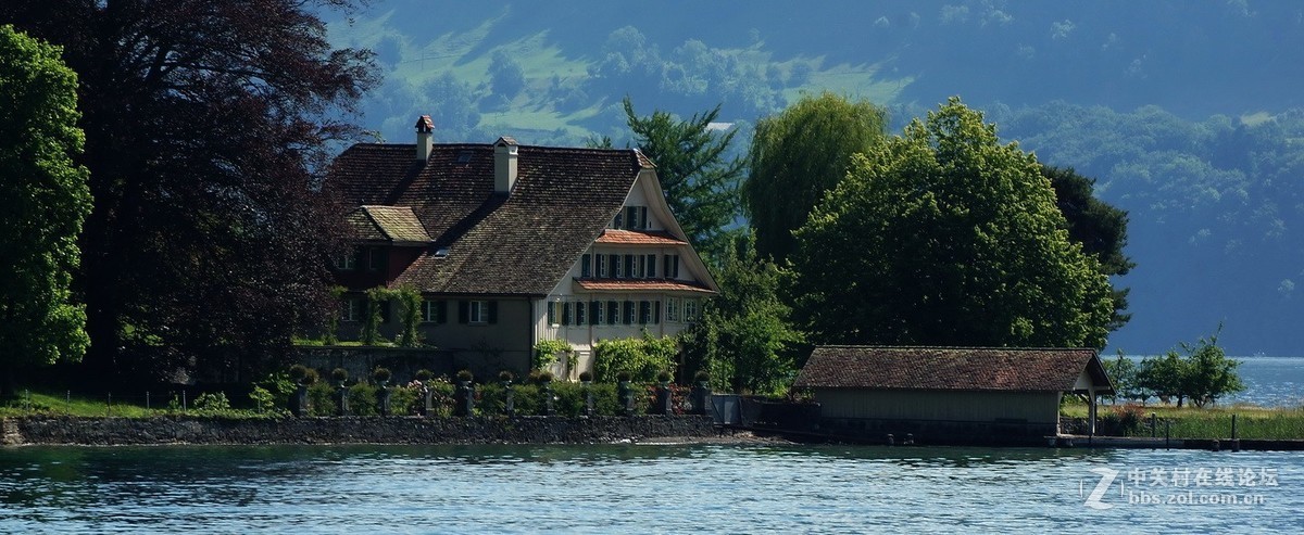 硫森湖边建筑