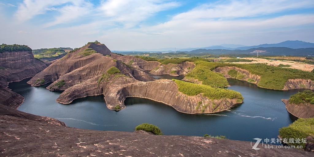 丹霞地貌——高椅岭与巨蜥湖