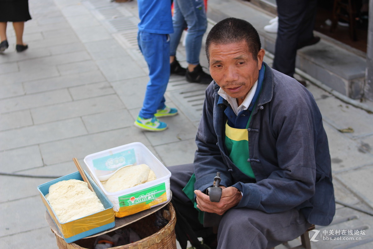 永诺35mm f2 拍人像人文