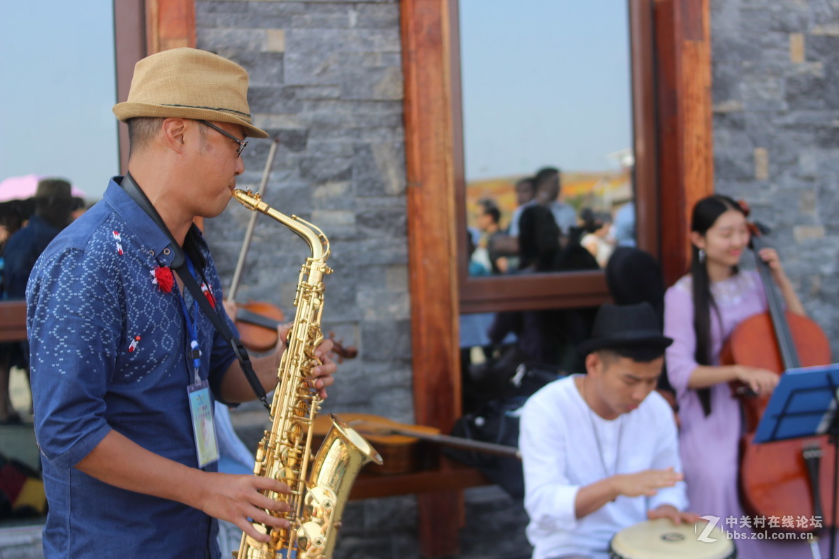 永诺35mm f2 拍人像人文