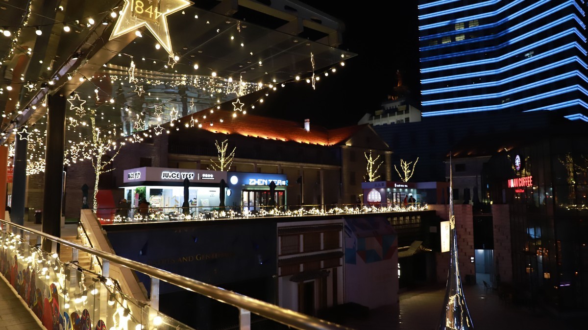 过年的街市，反而有点冷清——祝各位好友春节快乐，身体健康！