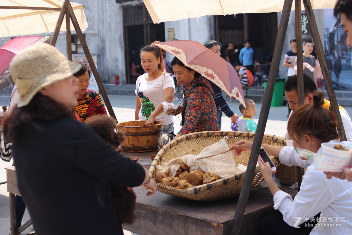 永诺35mm f2 拍人像人文
