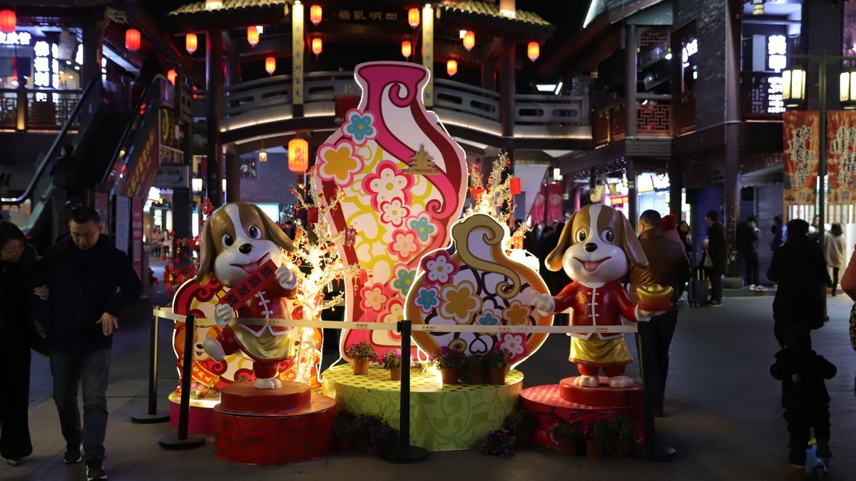 过年的街市，反而有点冷清——祝各位好友春节快乐，身体健康！