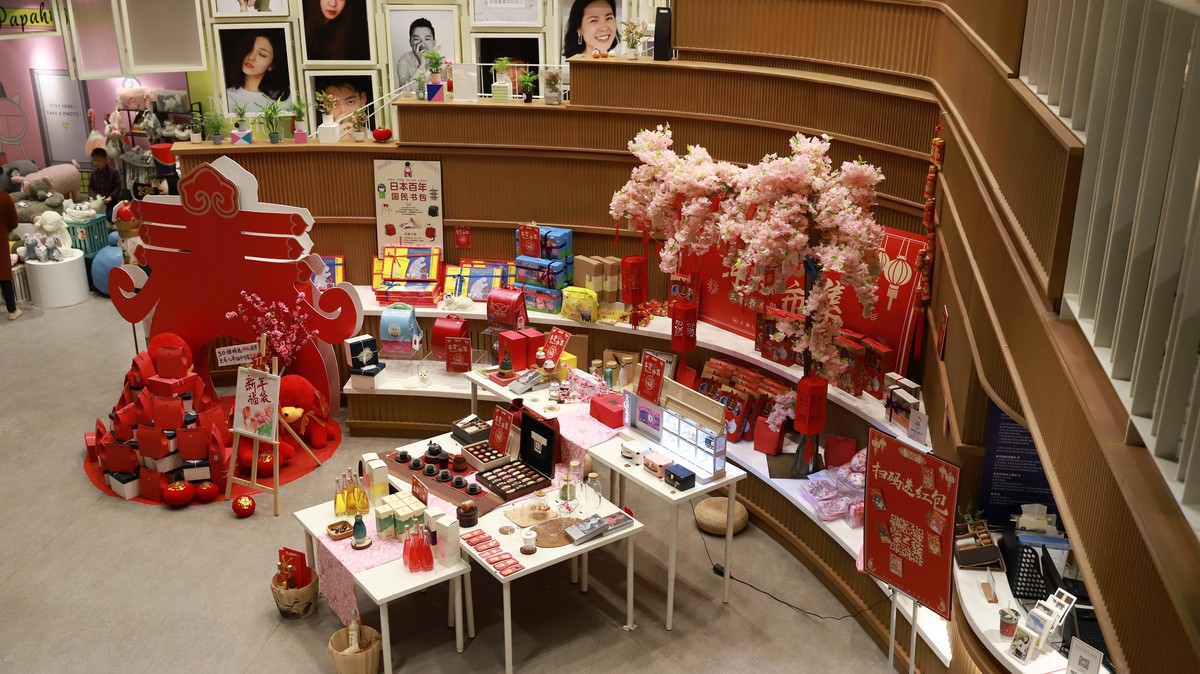 过年的街市，反而有点冷清——祝各位好友春节快乐，身体健康！