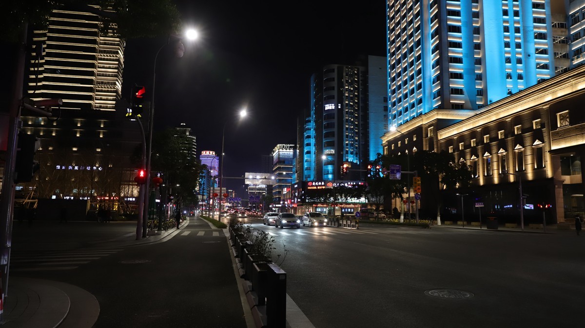 过年的街市，反而有点冷清——祝各位好友春节快乐，身体健康！