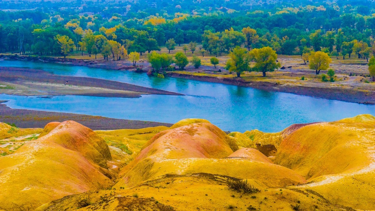 最美的还是新疆五彩滩