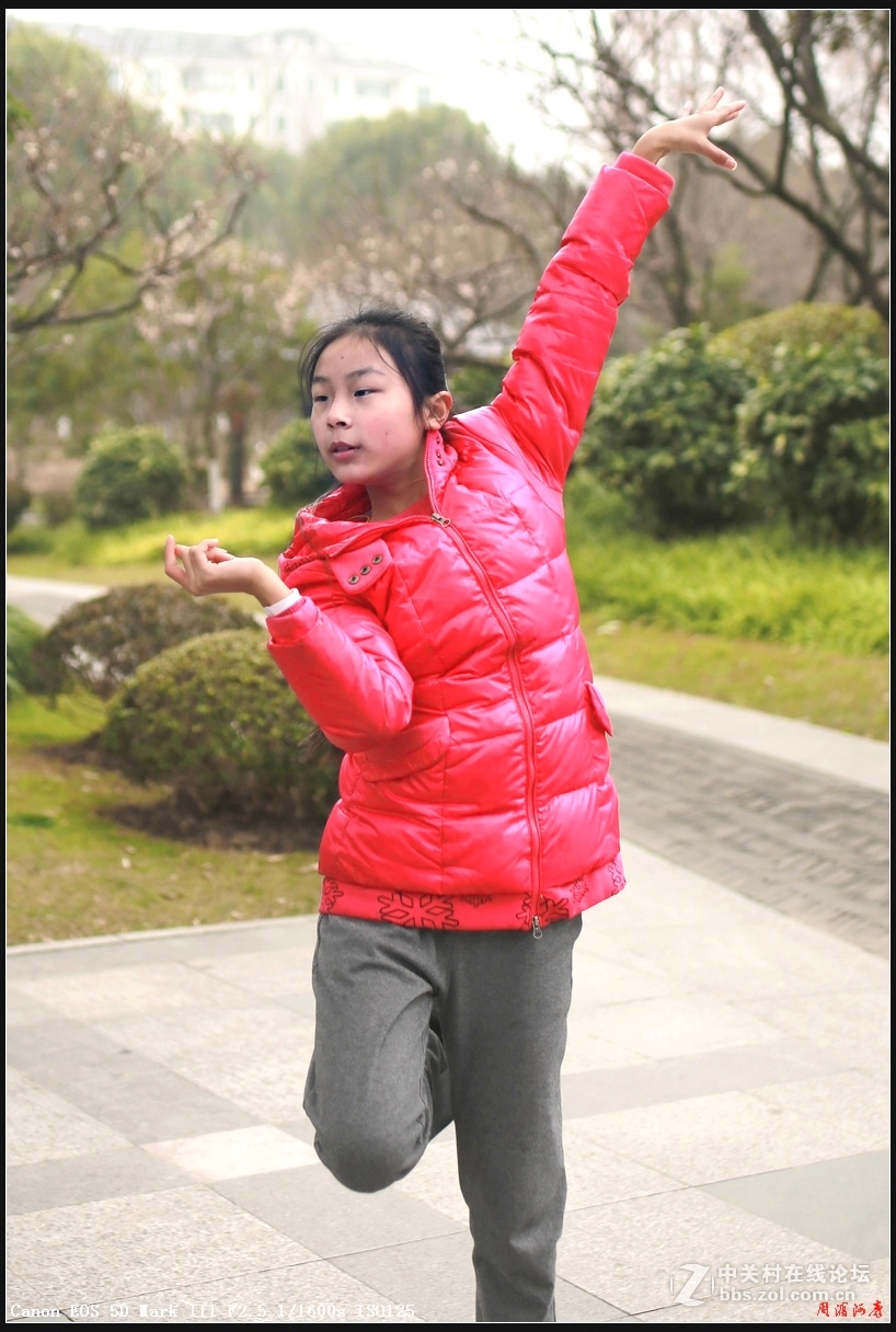 莘庄公园练舞小姑娘