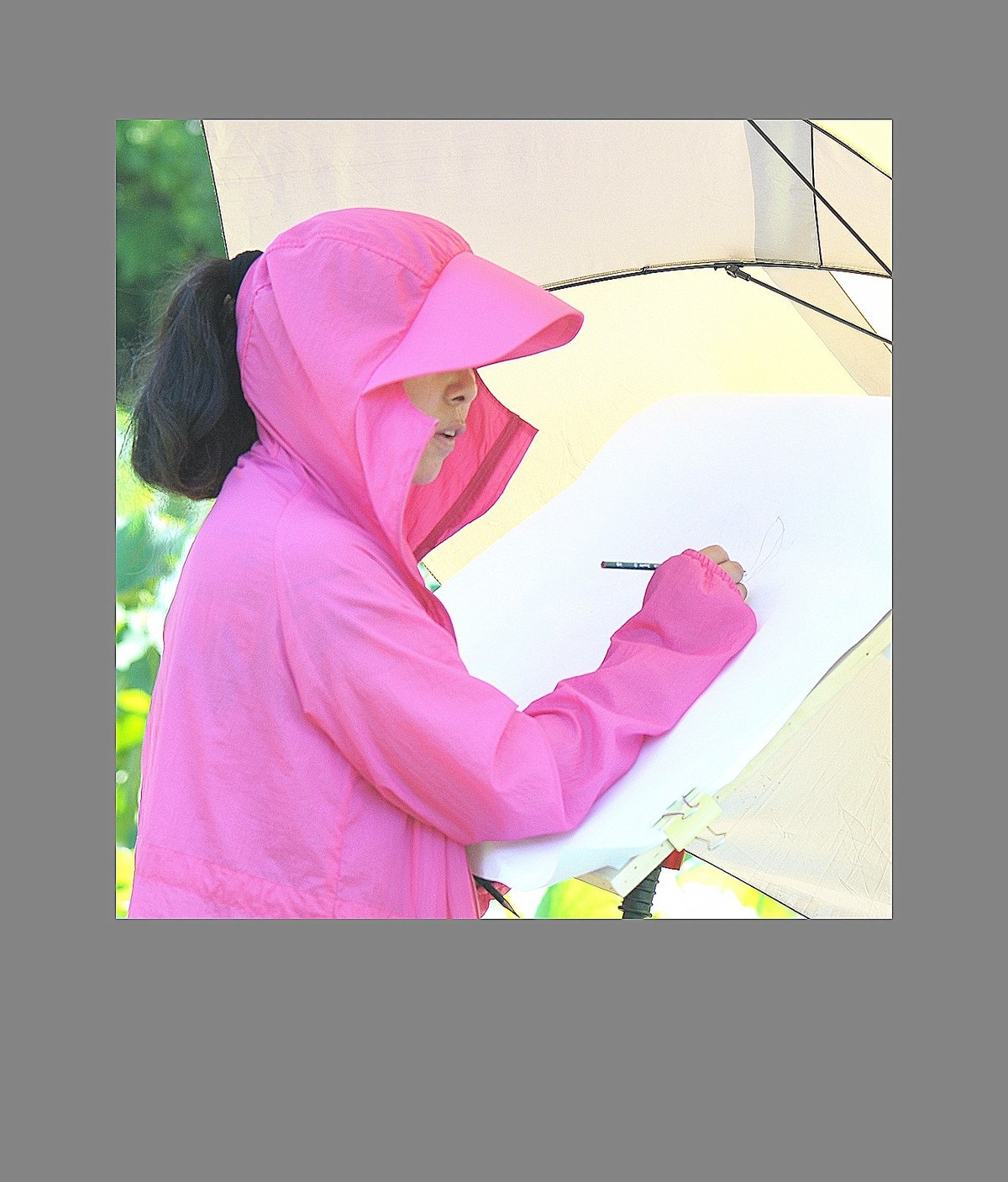 顶着太阳的画荷人