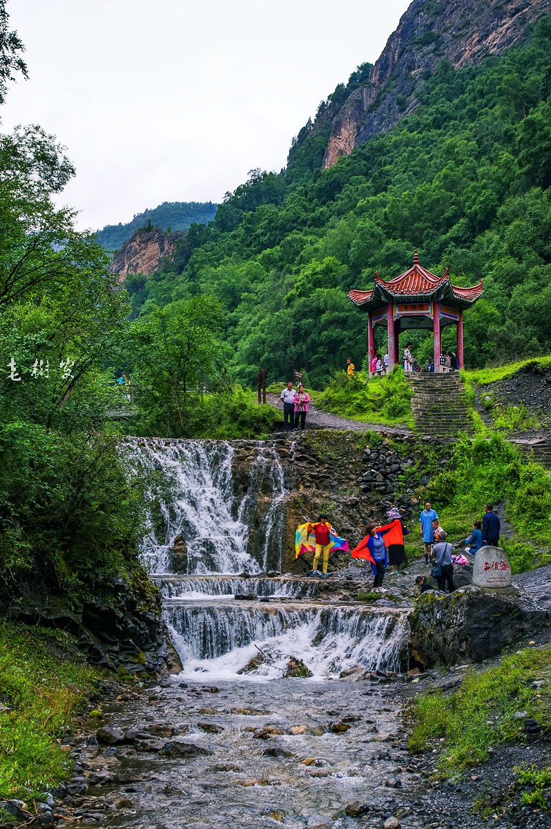 扎龙沟瀑布群青海互助县