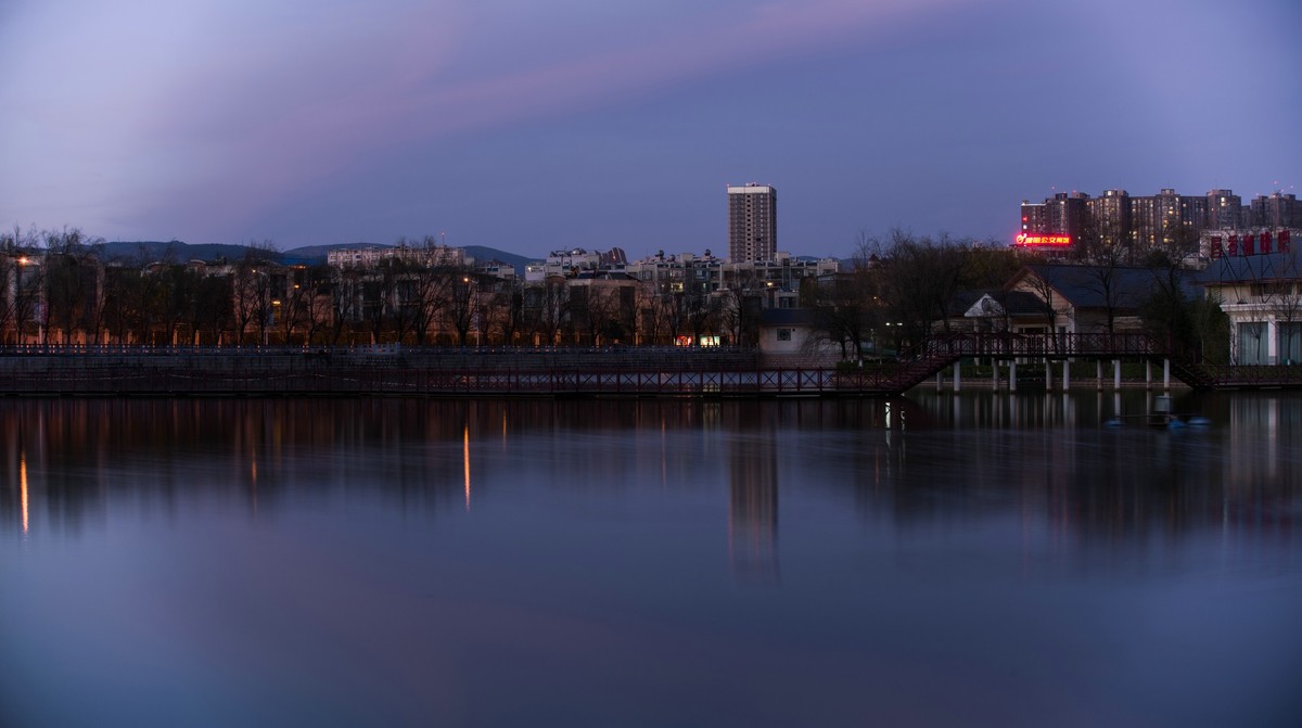 越来越喜欢这只镜头 (DA55-300WR PLM)不是它素质有多好。主要是价钱低