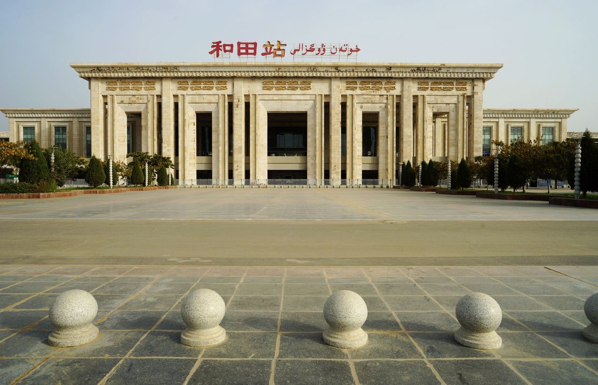 新疆和田游玩随拍之一和田团结广场及街拍