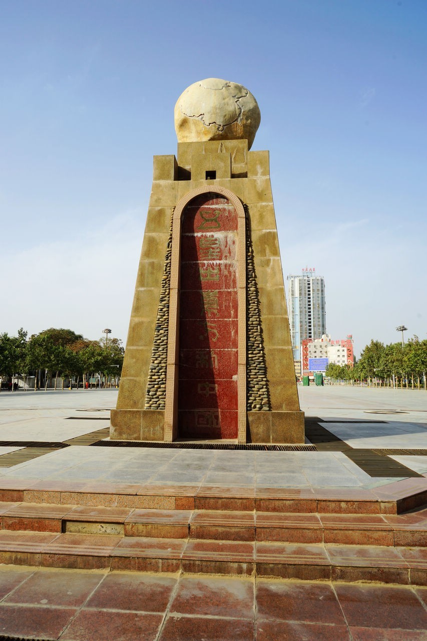 新疆和田游玩随拍之一和田团结广场及街拍