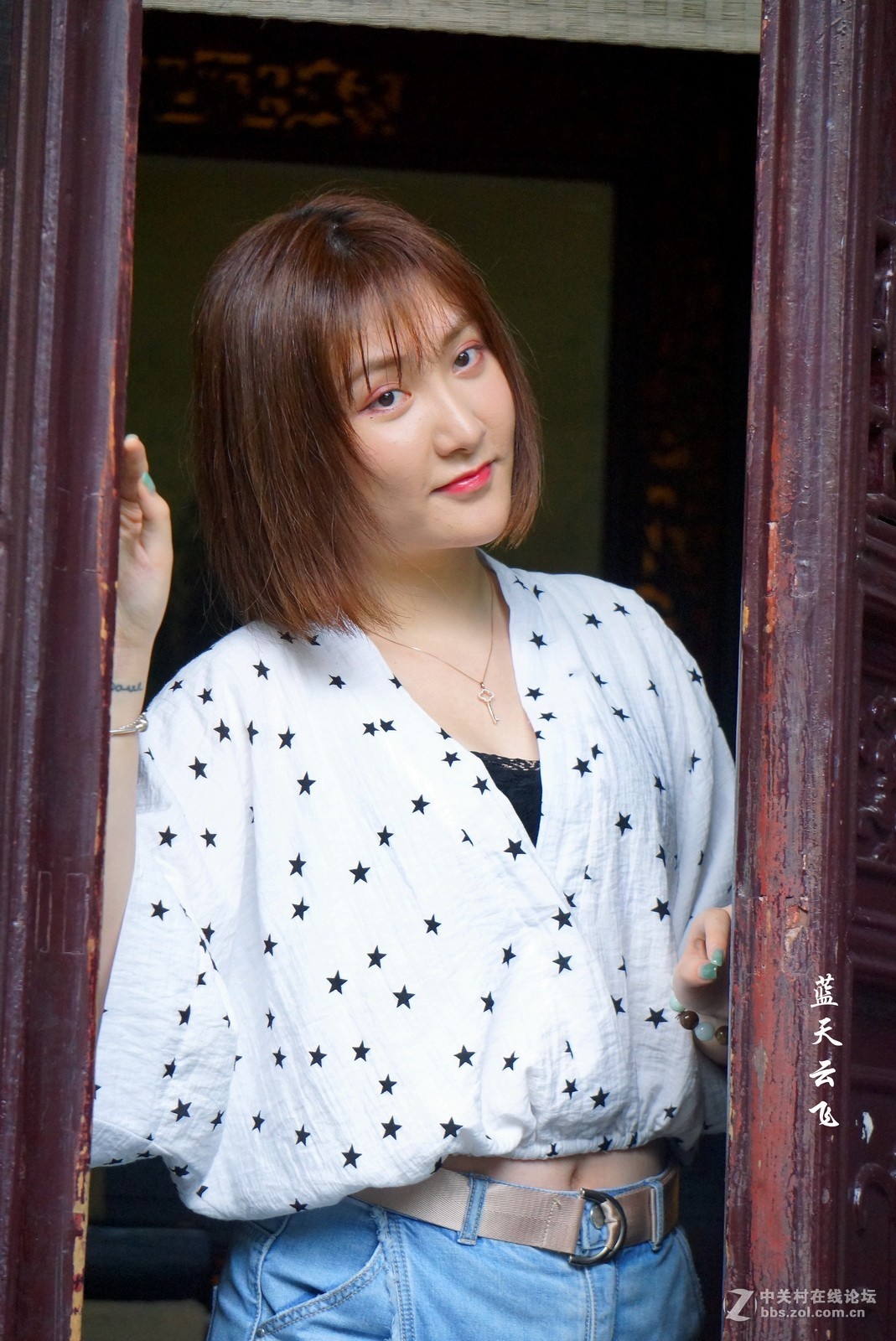 公园里的俊俏女孩-中关村在线摄影论坛