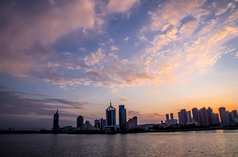 夕阳落山了    栈桥远眺