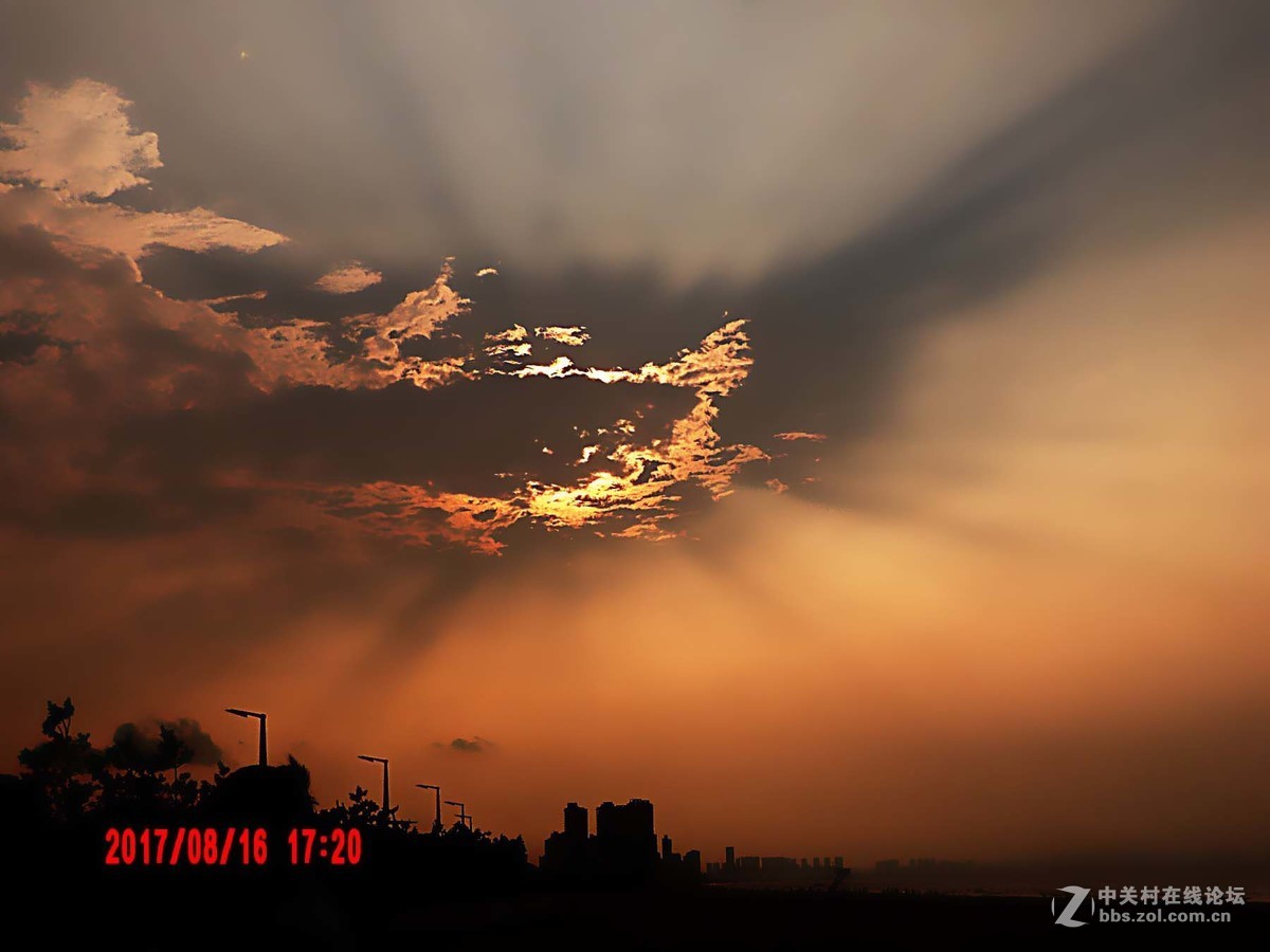 彩云、落日撞击的美！