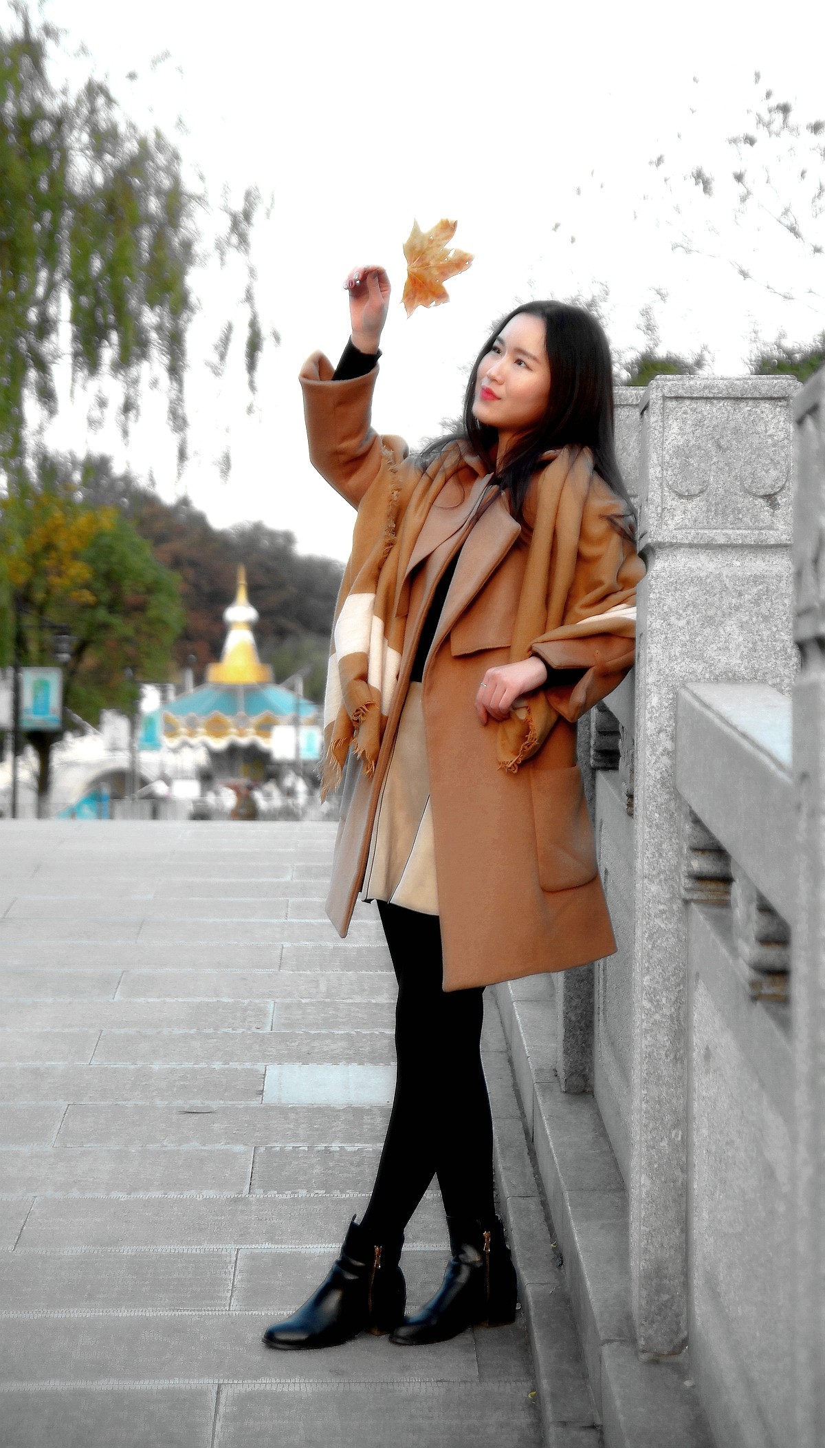 小桥边的佳丽。。。。。。。祝贺红河星空(中国)开版！