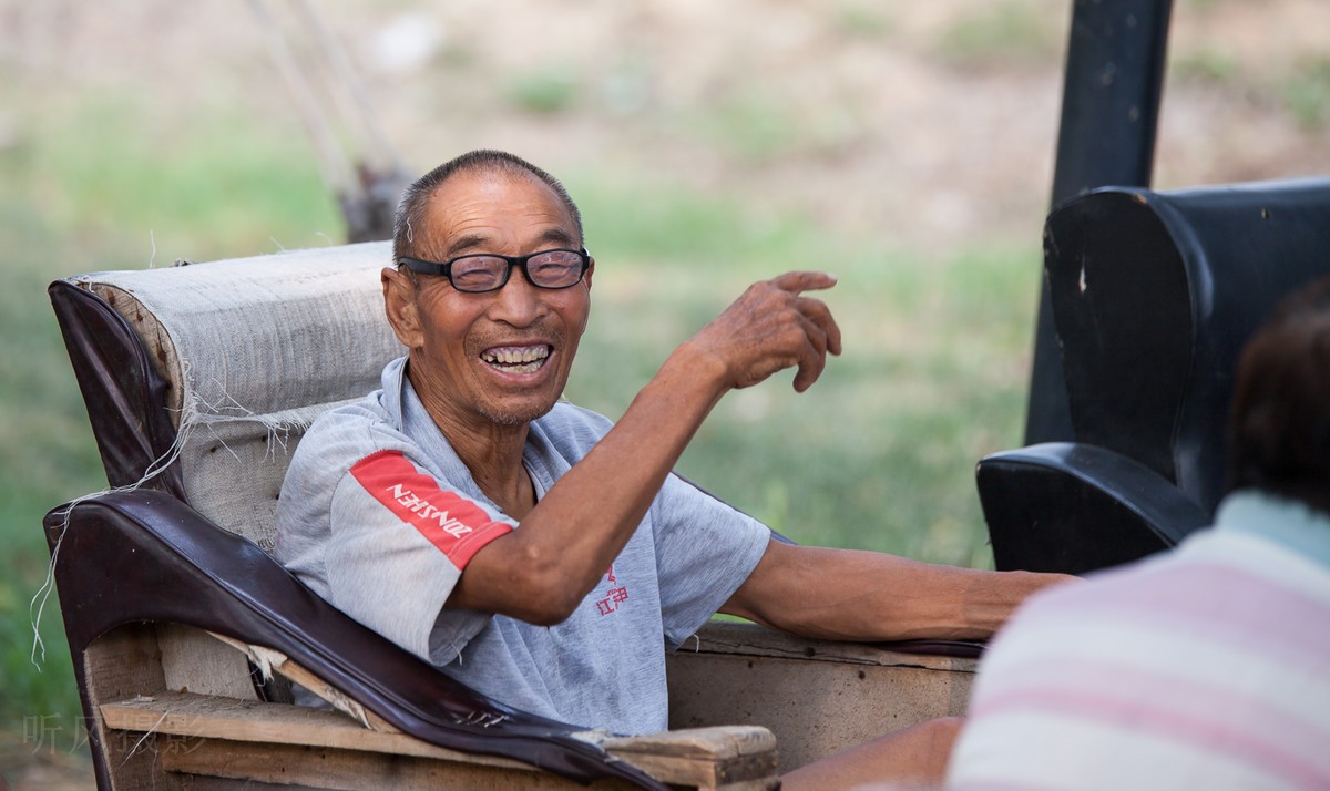 一群侃大山的老人----试镜帖