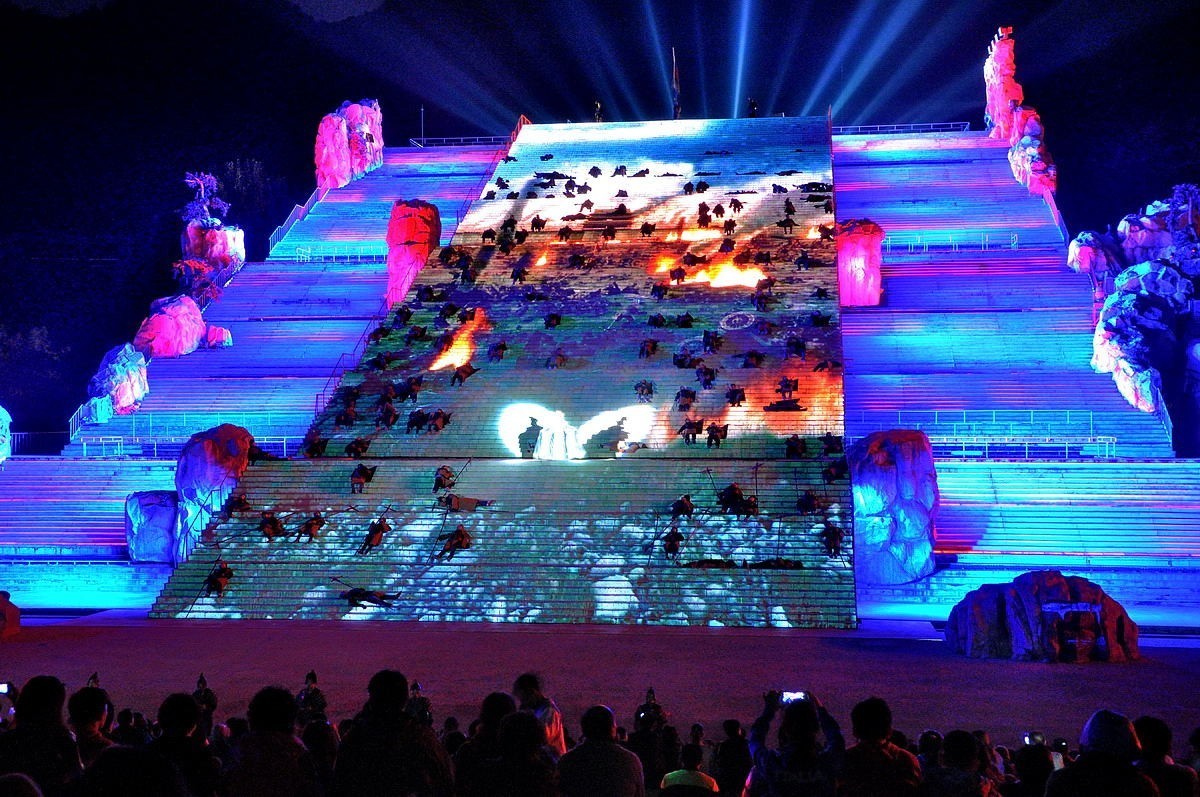 中华泰山脚下的剧照，祝大家春节快乐！