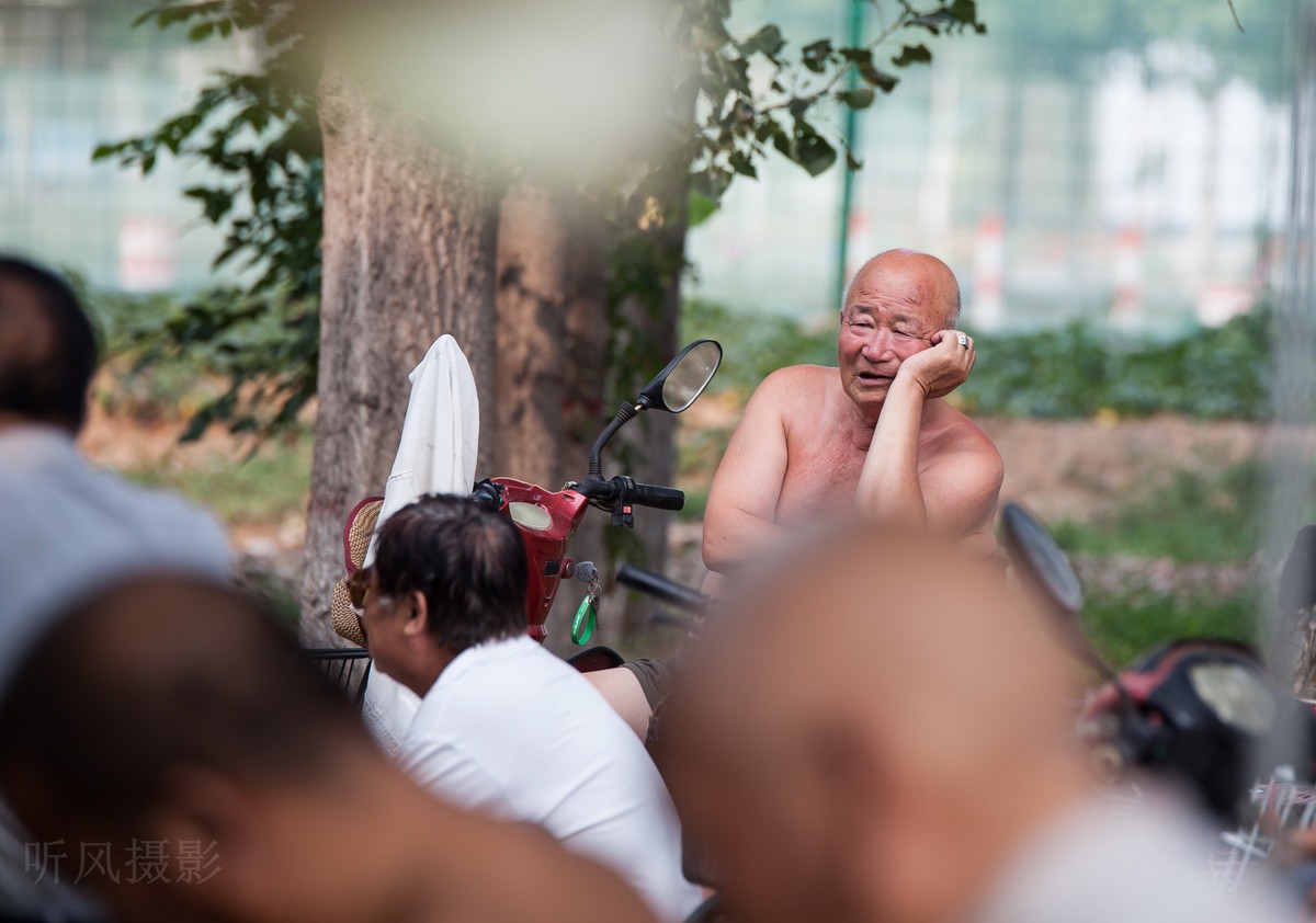 一群侃大山的老人----试镜帖