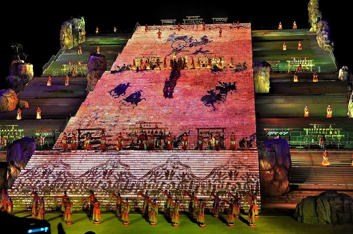 中华泰山脚下的剧照，祝大家春节快乐！