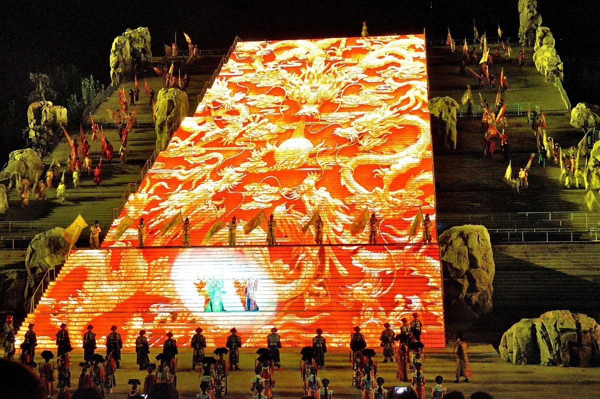 中华泰山脚下的剧照，祝大家春节快乐！