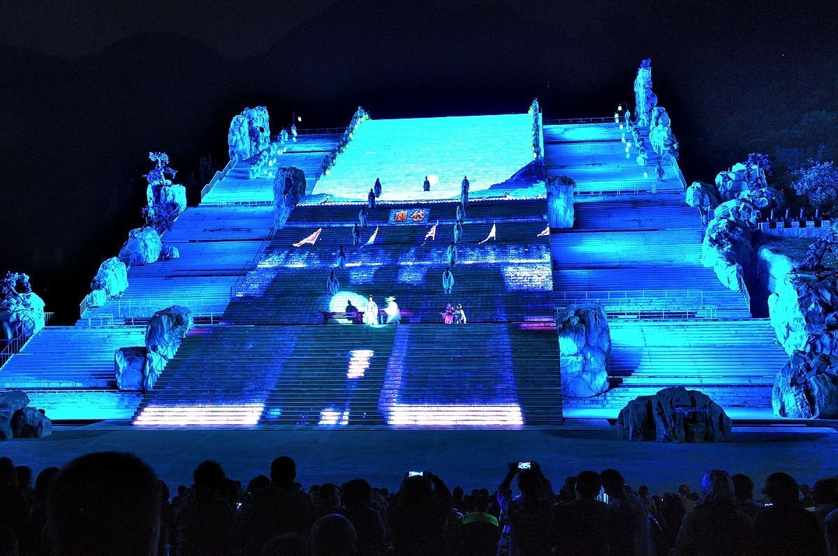 中华泰山脚下的剧照，祝大家春节快乐！