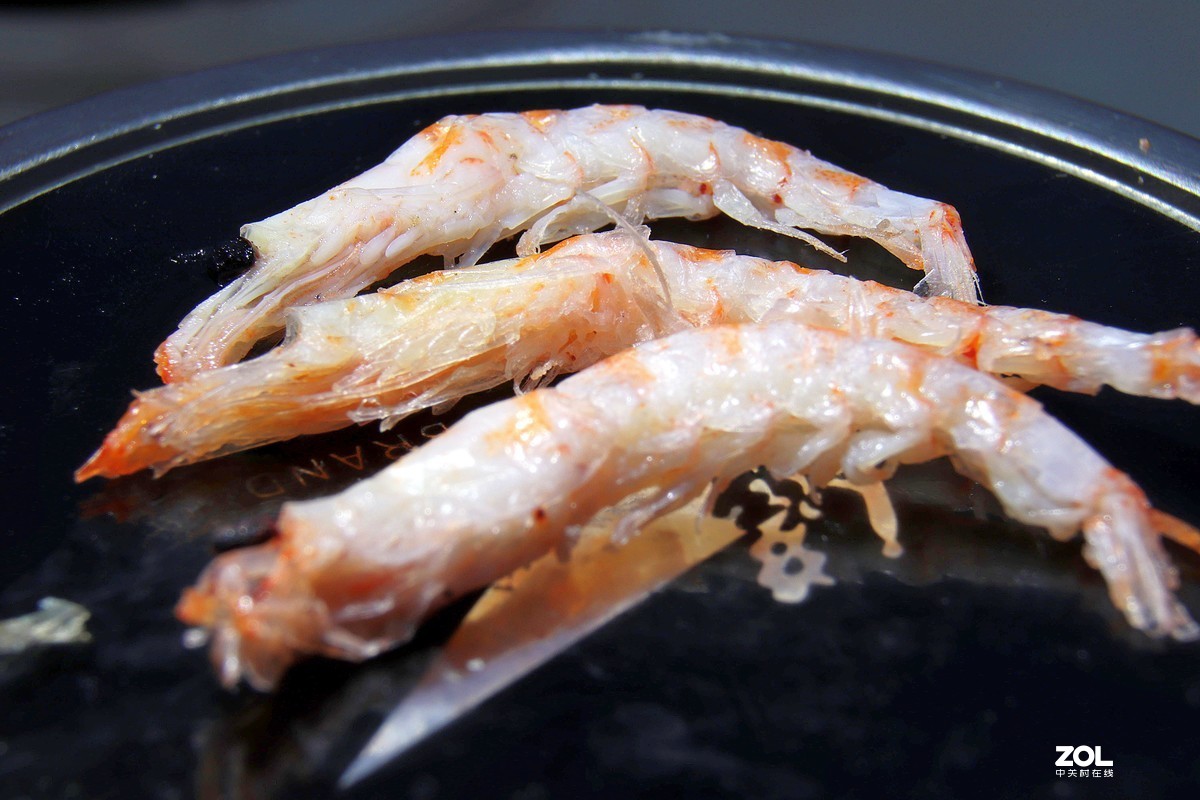 今天刚刚得到近摄接圈就迫不及待拍了几张。技术不好，还希望各位老师多多指教