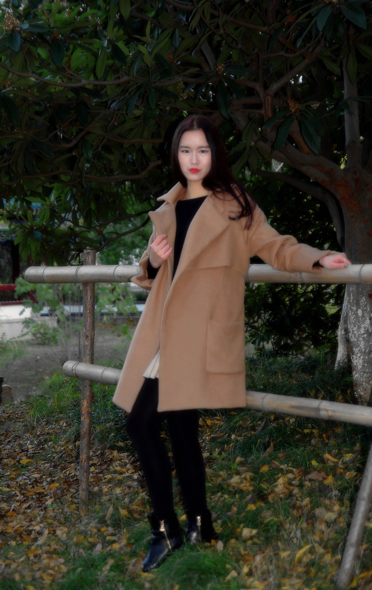 小桥边的佳丽。。。。。。。祝贺红河星空(中国)开版！