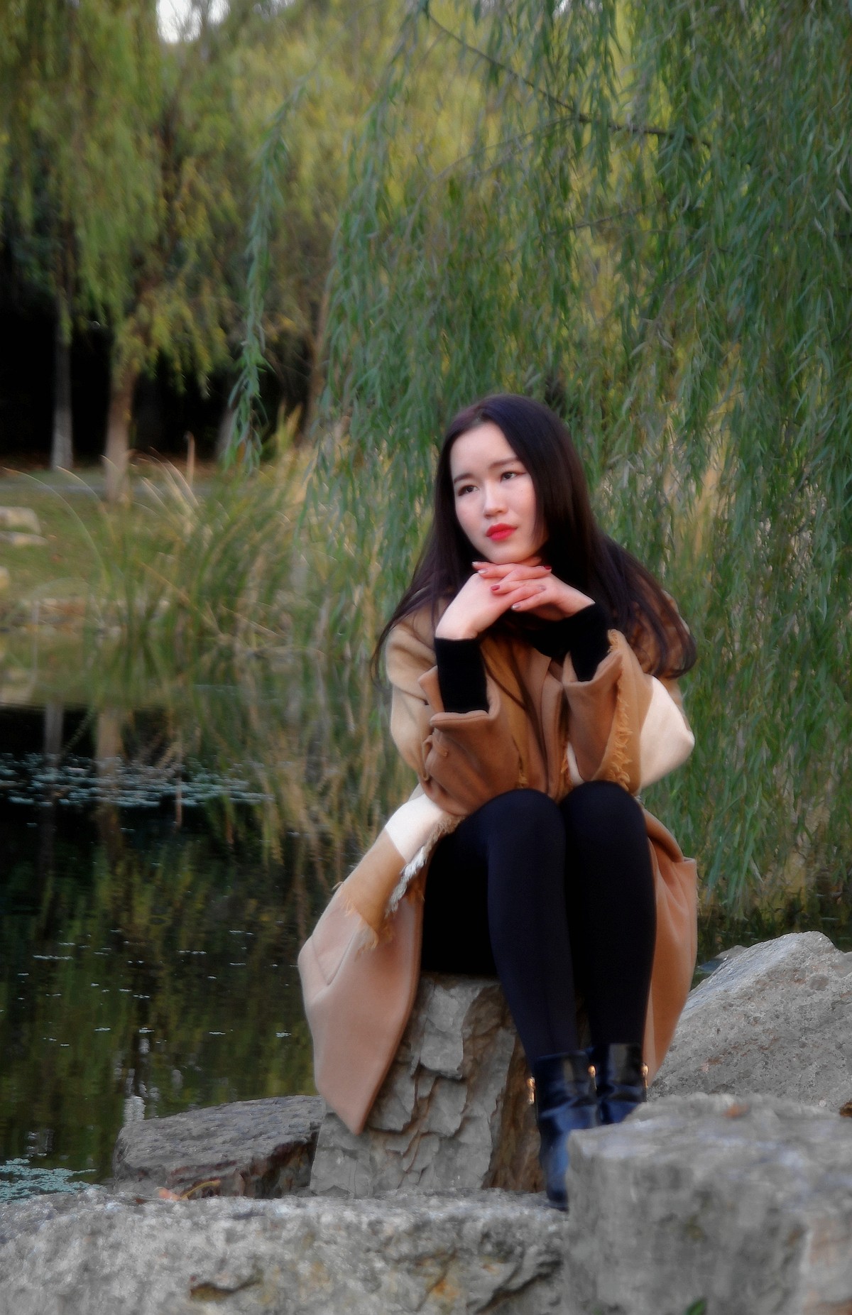 小桥边的佳丽。。。。。。。祝贺红河星空(中国)开版！