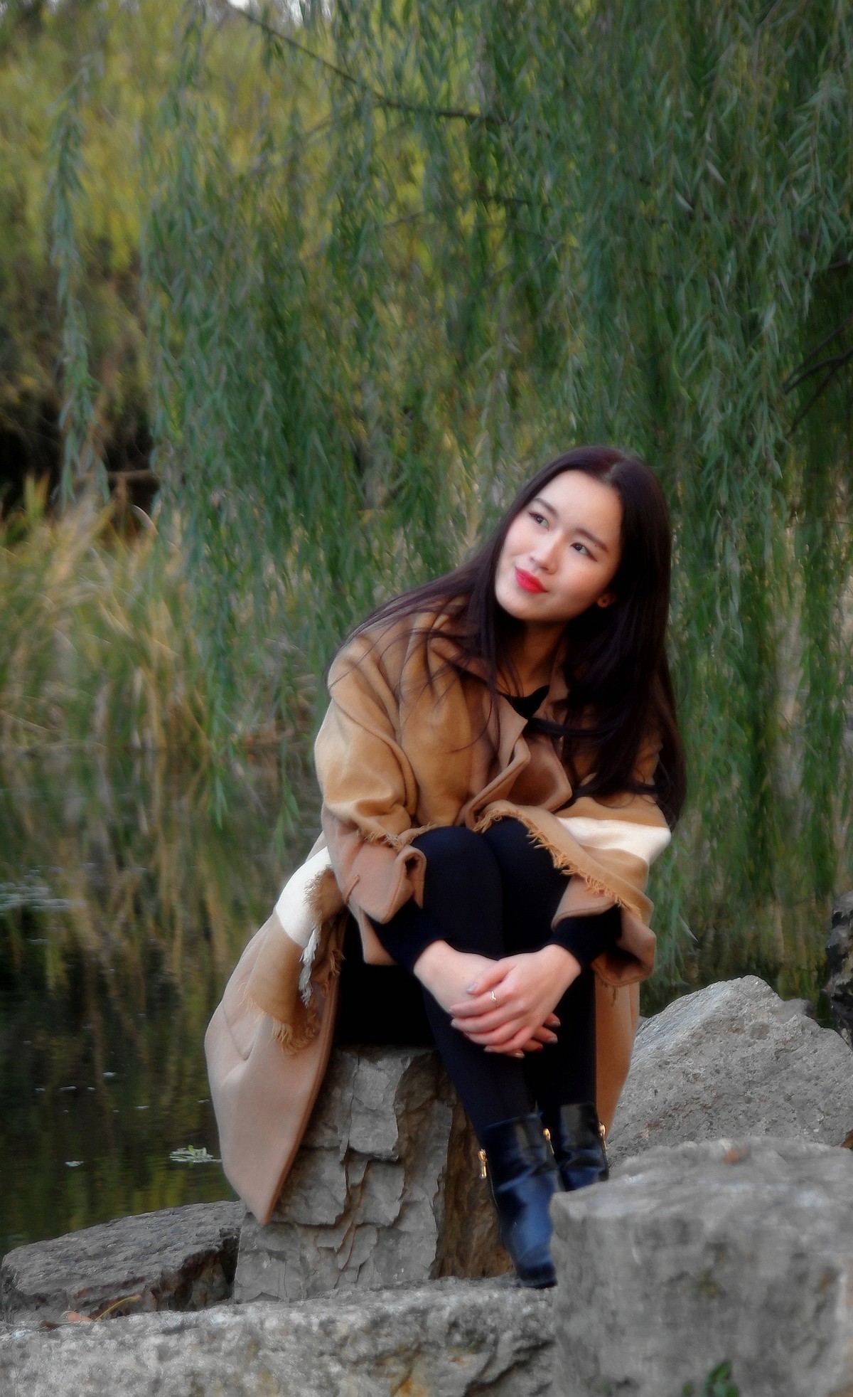 小桥边的佳丽。。。。。。。祝贺红河星空(中国)开版！