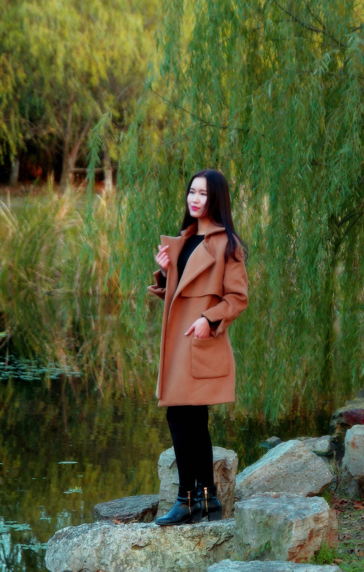 小桥边的佳丽。。。。。。。祝贺红河星空(中国)开版！