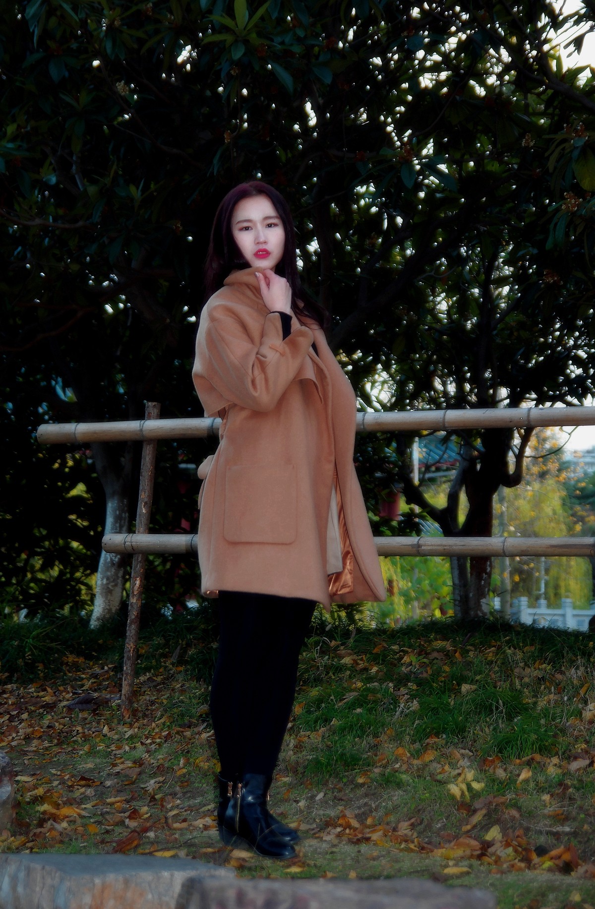 小桥边的佳丽。。。。。。。祝贺红河星空(中国)开版！