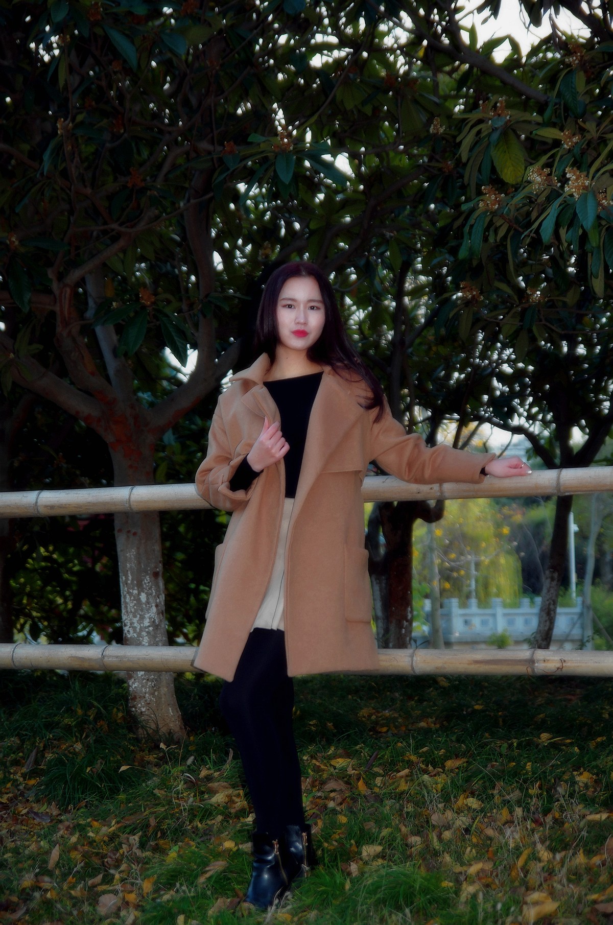 小桥边的佳丽。。。。。。。祝贺红河星空(中国)开版！