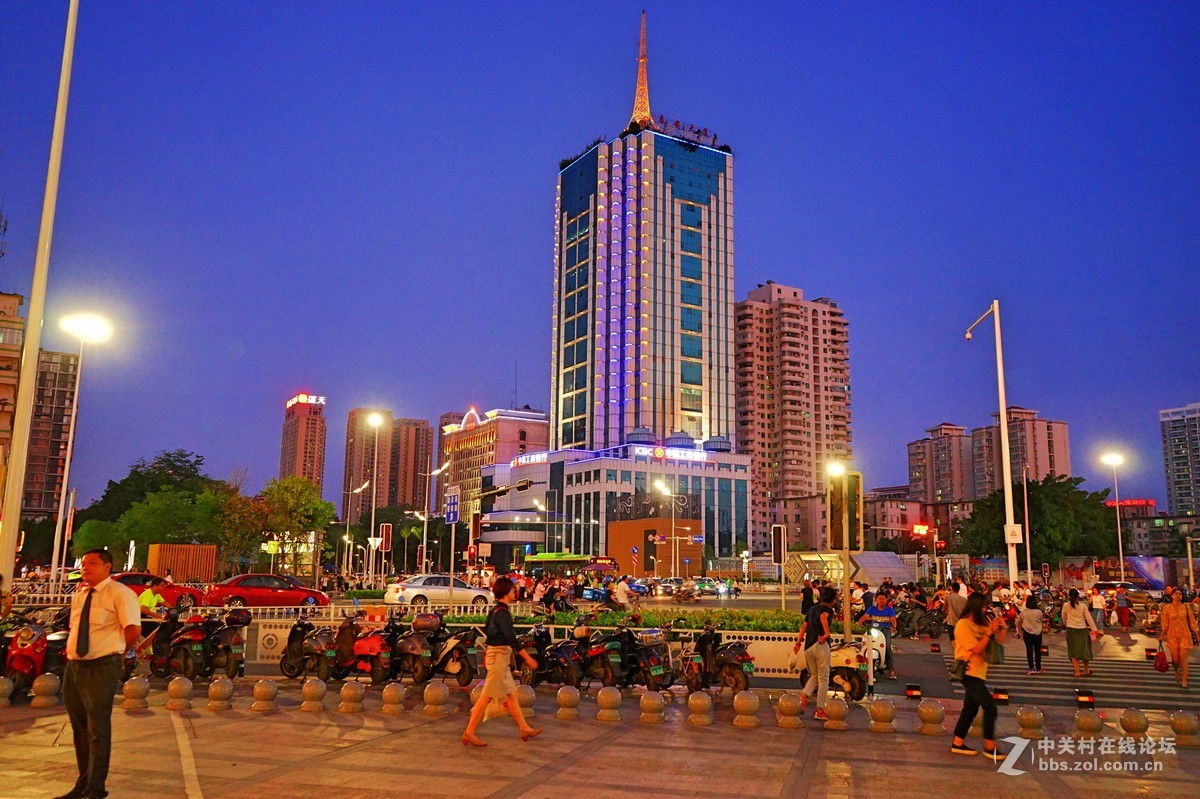 南宁市民族广场夜景4