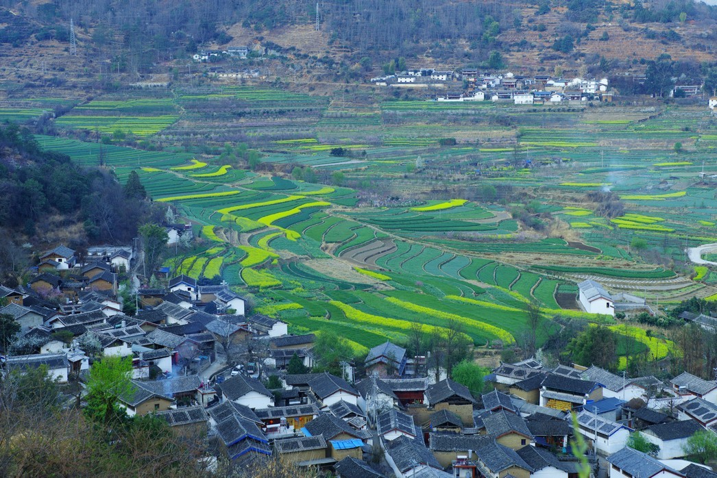石鼓镇长江第一弯位于丽江玉龙县对比丽江的喧闹这里的清静与样和