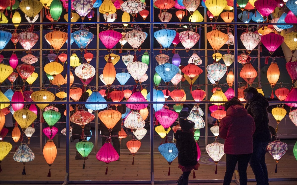 大连百年港湾手工灯笼墙