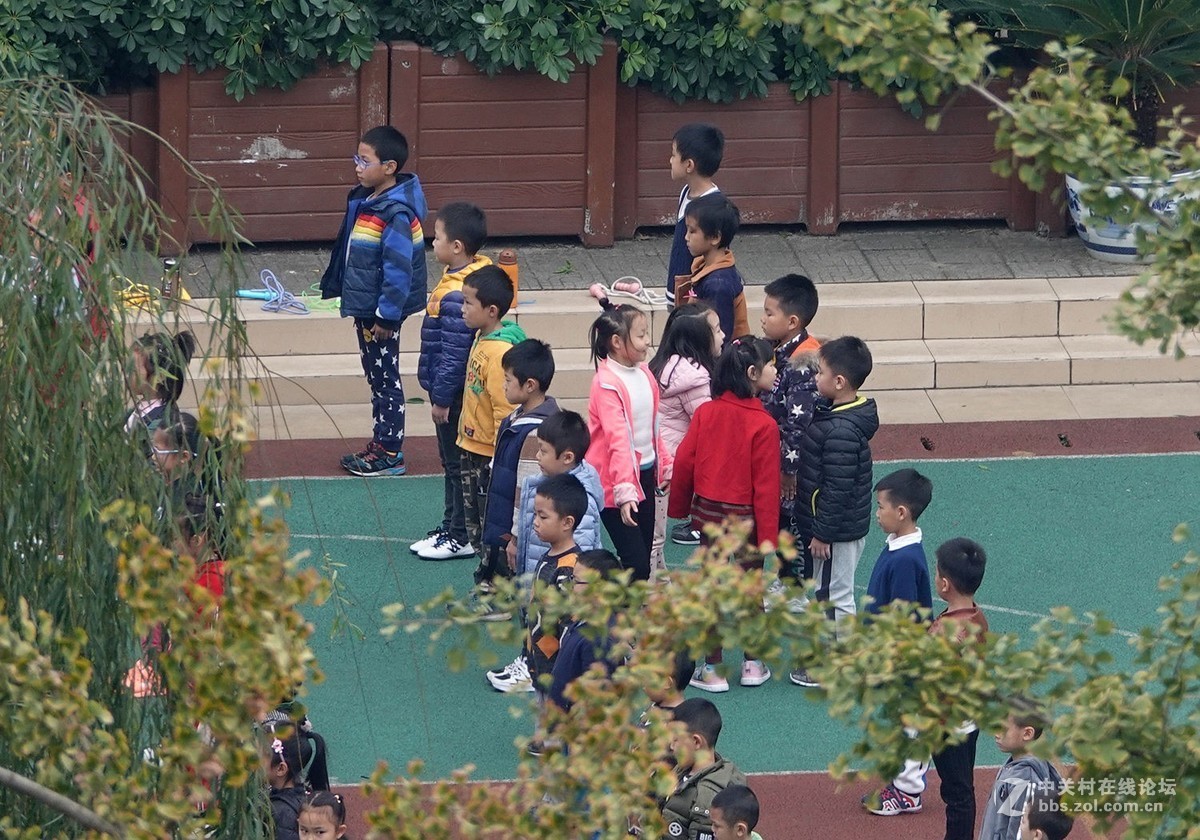 老师说了，今天男生必须听女生的话