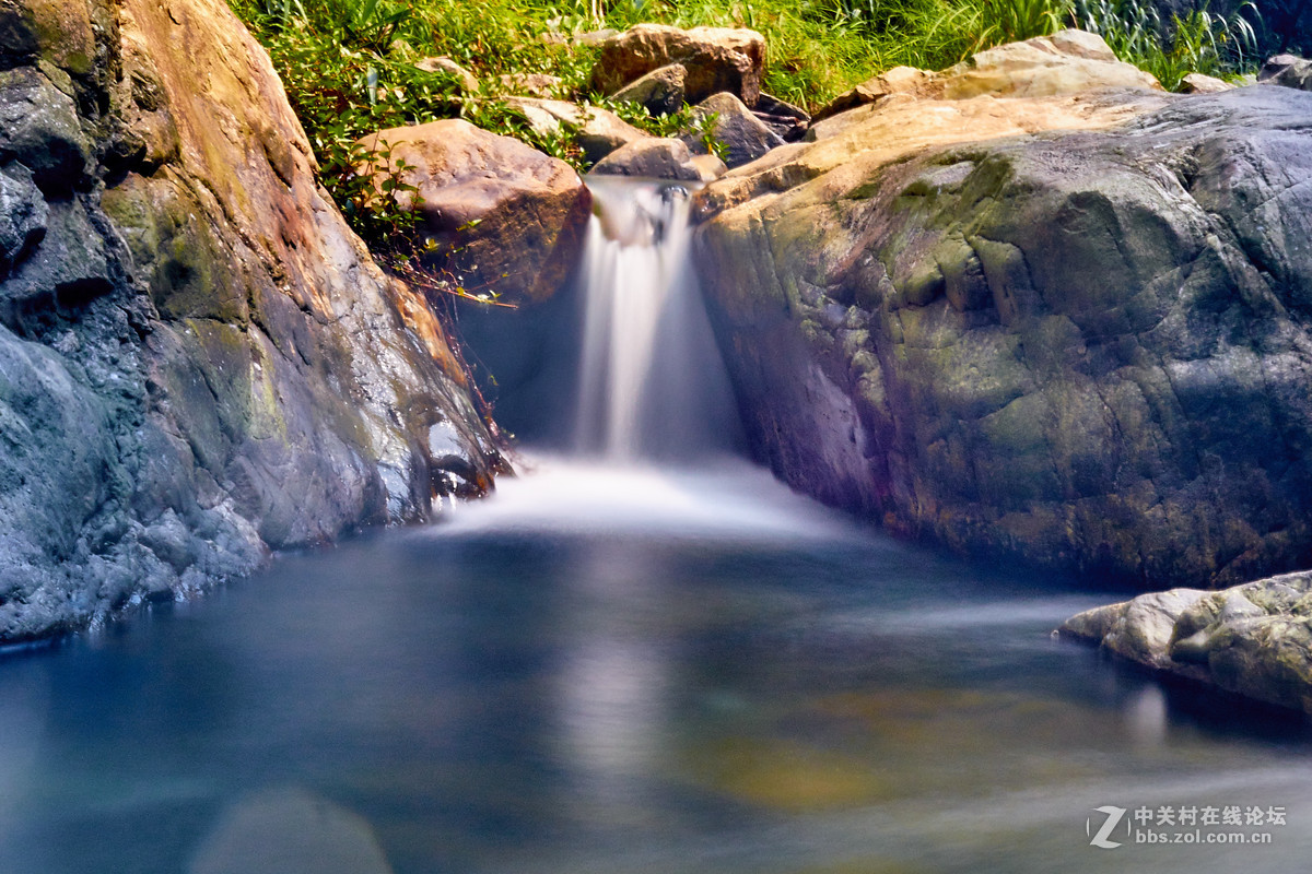 一溪流水一溪云