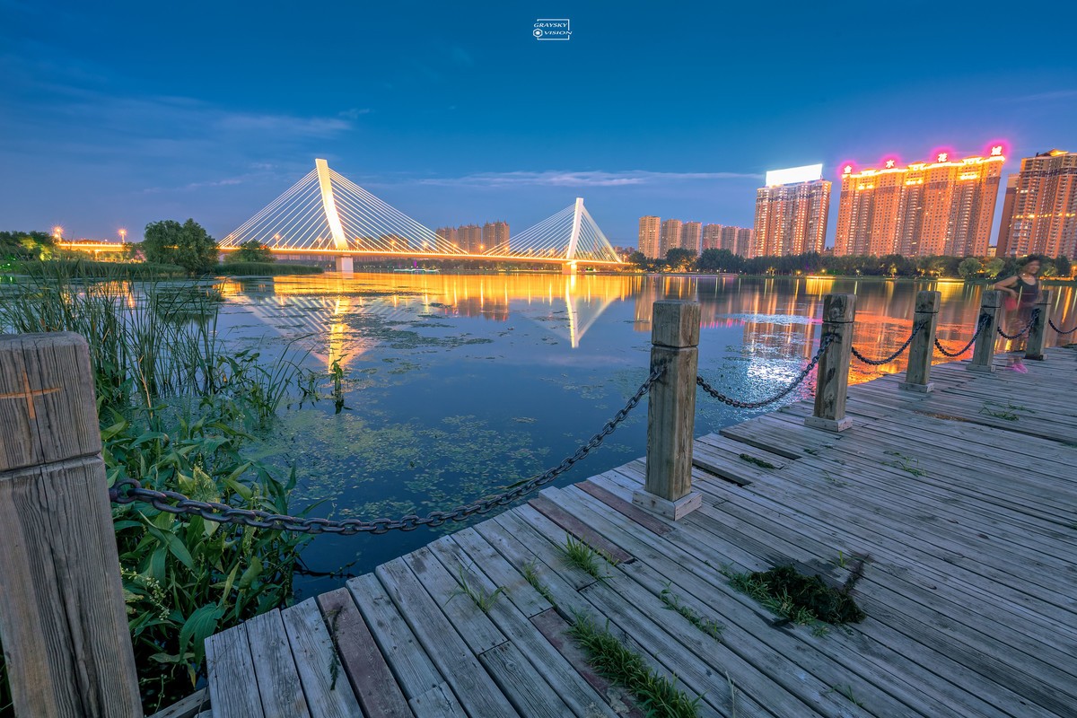 富民桥的夜景