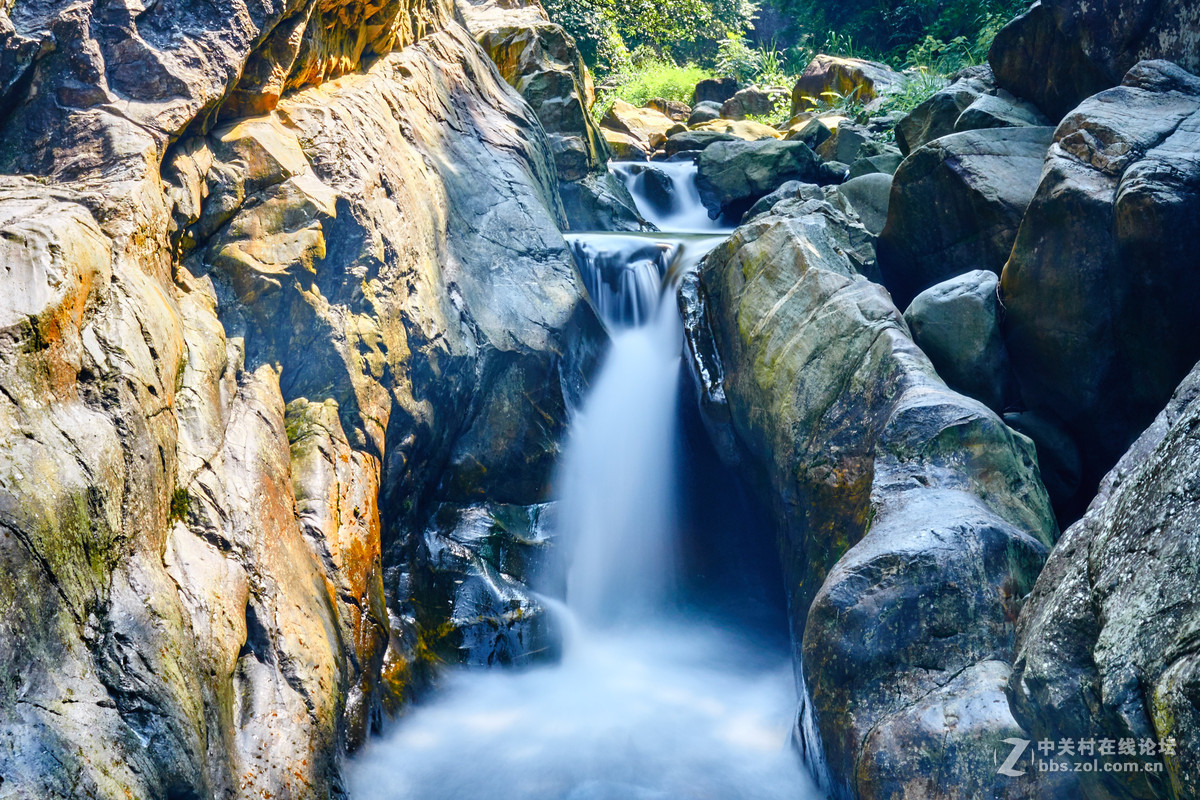 一溪流水一溪云