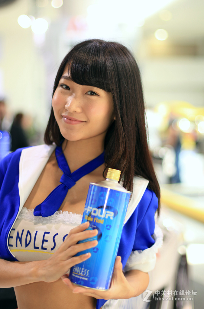 上海改装车展上的润滑油车模