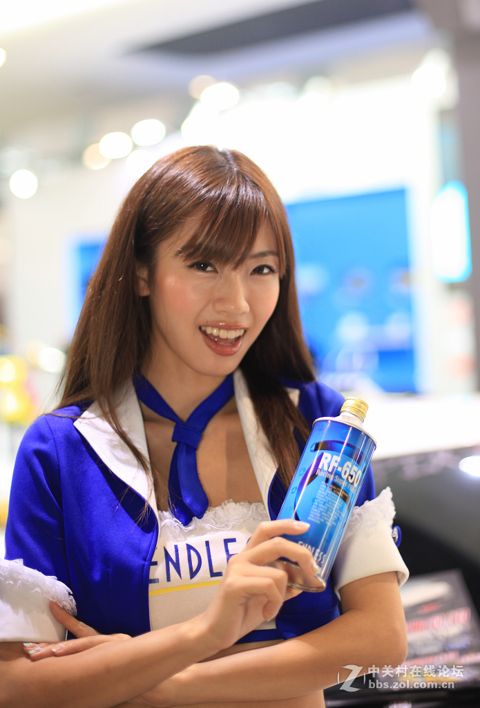 上海改装车展上的润滑油车模