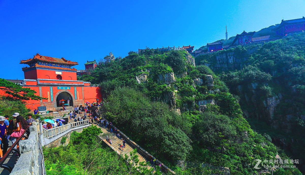 中国五岳之首东岳泰山